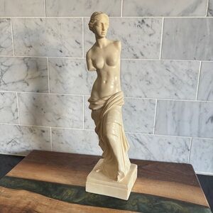 Vintage A. Santini signed Alabaster Resin Sculpture of Venus De Milo